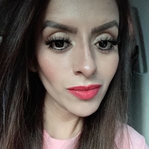 Meet your Posher, Lorena